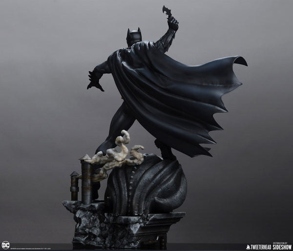 [PRE-ORDER] Tweeterhead / Sideshow Collectibles - DC Comics Sixth Scale Maquette - Batman (Black and Gray Edition)
