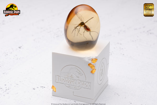 Elite Creature Collectibles - Jurassic Park Replica - Elephant Mosquito in Amber