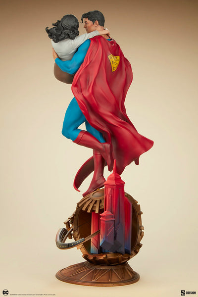 [PRE-ORDER] Sideshow Collectibles - DC Comics Diorama - Superman and Lois Lane