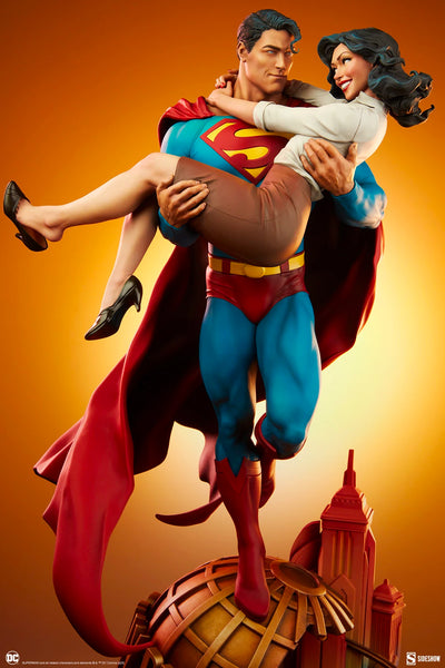 [PRE-ORDER] Sideshow Collectibles - DC Comics Diorama - Superman and Lois Lane