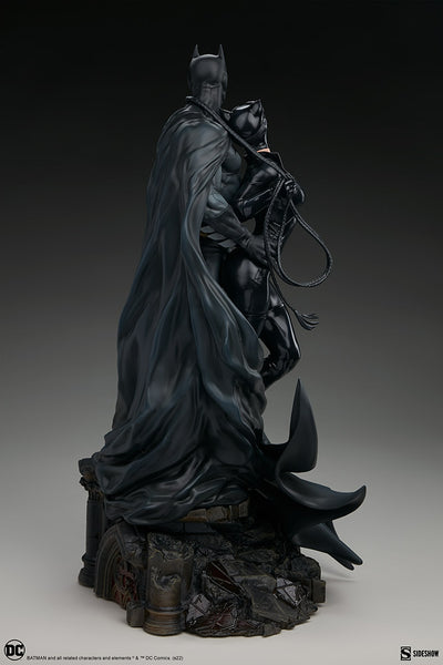 Sideshow Collectibles - DC Comics Diorama - Batman and Catwoman