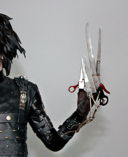 Hollywood Collectibles Group 1/4 Scale Statue - Edward Scissorhands - Simply Toys