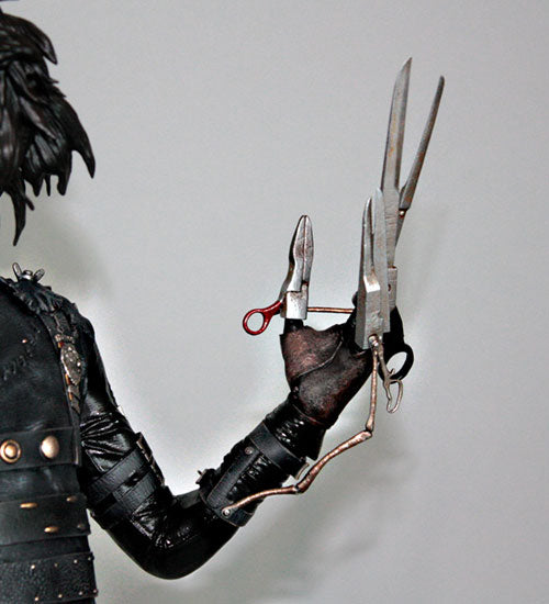 Hollywood Collectibles Group 1/4 Scale Statue - Edward Scissorhands - Simply Toys