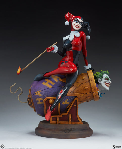 Sideshow Collectibles - DC Comics Diorama - Harley Quinn and The Joker