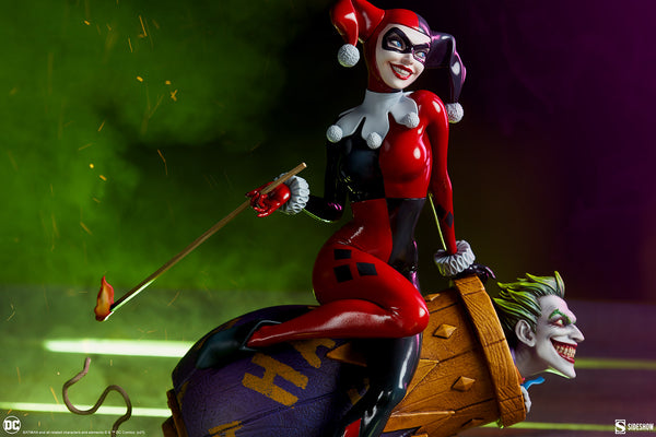Sideshow Collectibles - DC Comics Diorama - Harley Quinn and The Joker