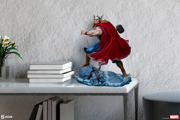 Sideshow Collectibles - Marvel Premium Format Figure - Thor